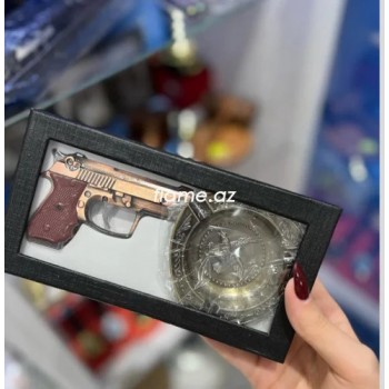 Зажигалка в форме пистолета с пепельницей